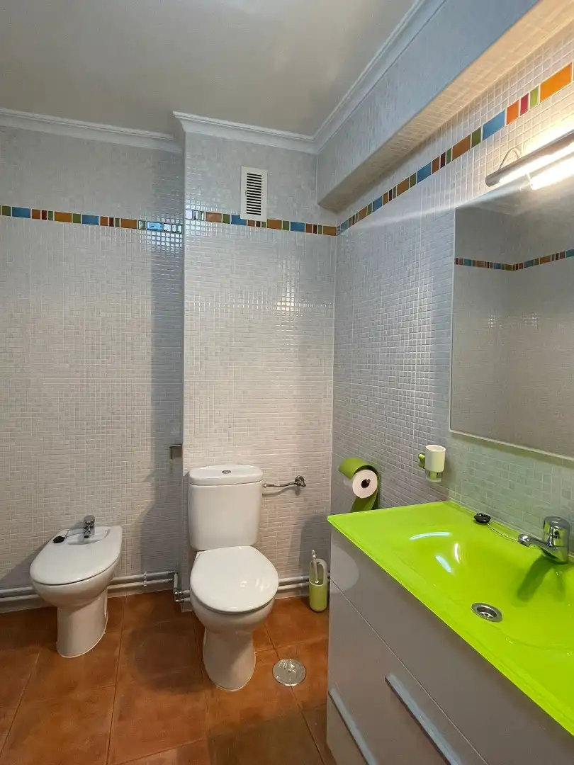 Baño de Piso de alquiler en Plasencia con Aire acondicionado, Calefacción y Terraza