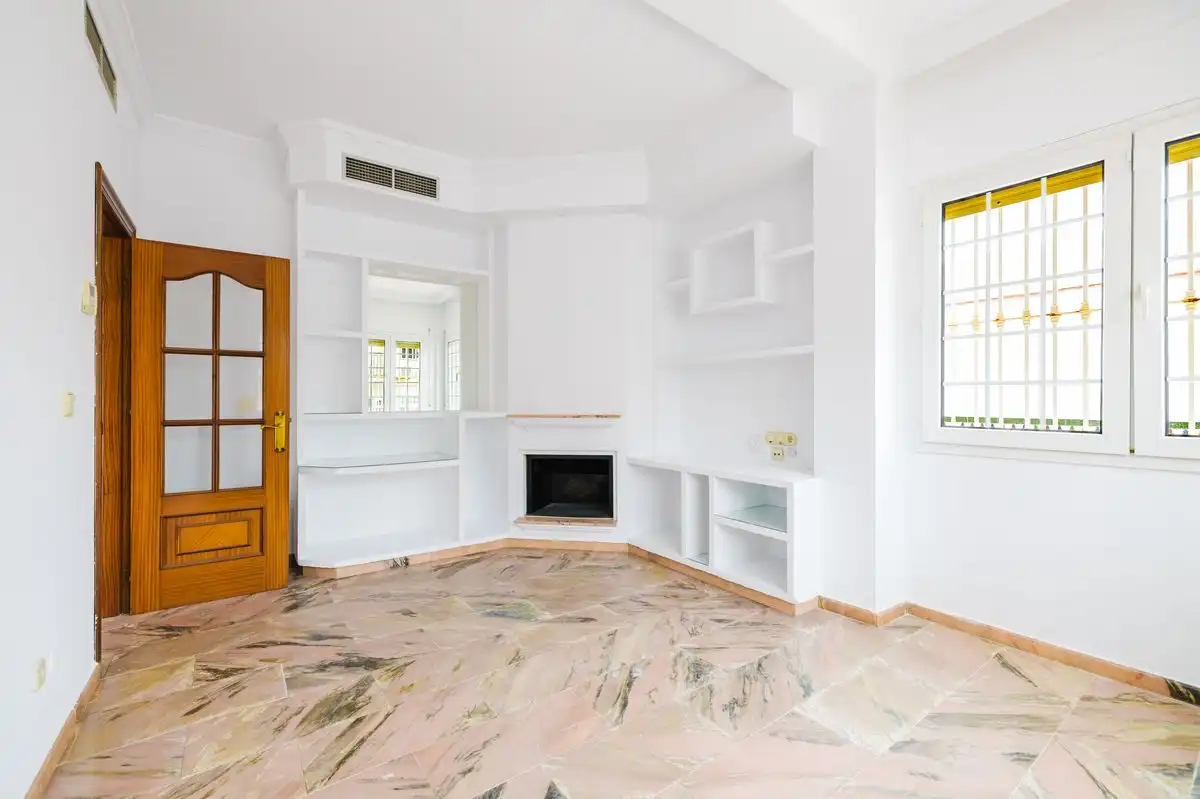 Sala d'estar de Casa adosada en venda en Málaga amb Aire condicionat, Calefacció i Jardí privat