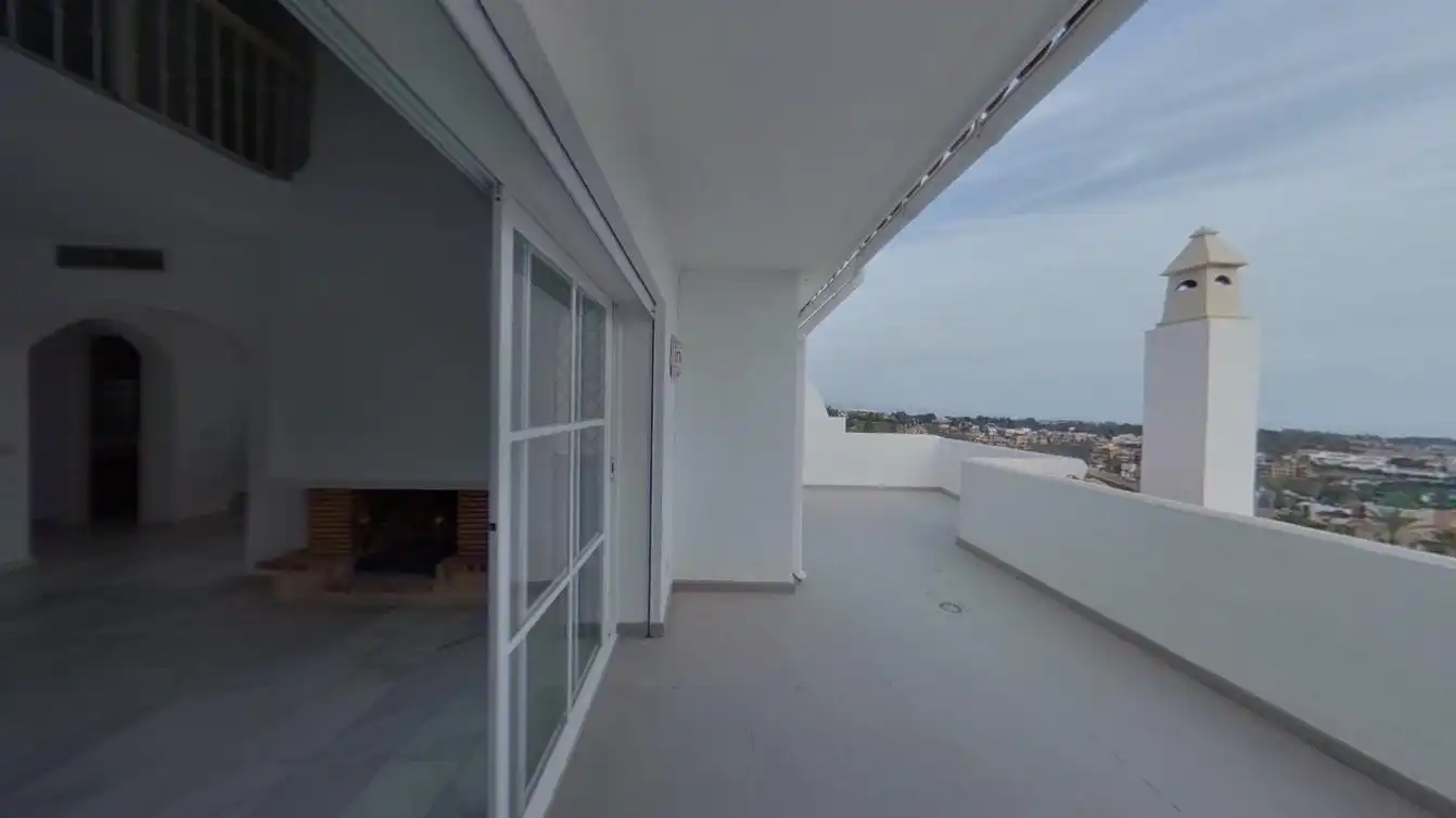 Terrassa de Casa adosada en venda en Estepona amb Aire condicionat i Piscina