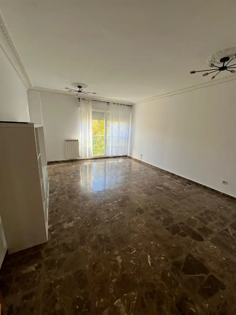 Wohnzimmer von Wohnung zur Miete in Zaragoza mit Heizung, Ofen und Waschmaschine