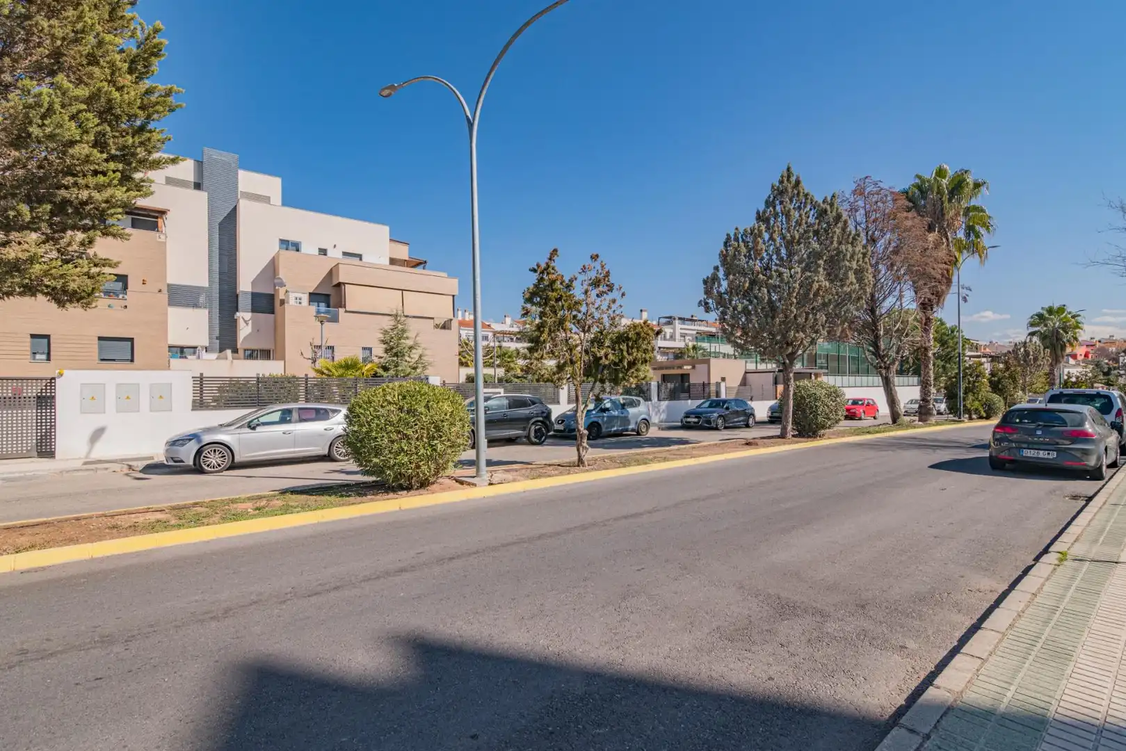 Vista exterior de Pis en venda en Albolote amb Jardí privat, Terrassa i Moblat