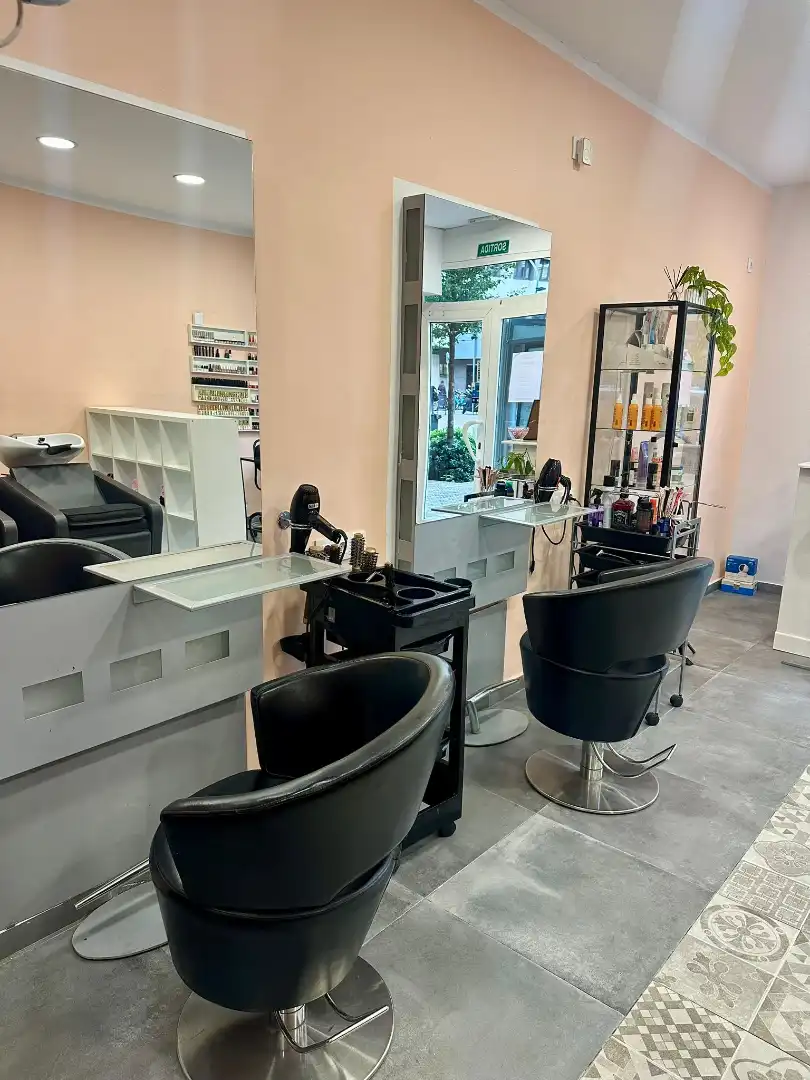 Business premises for transfer in Carrer de Vila i Vilà 20, imagen 4