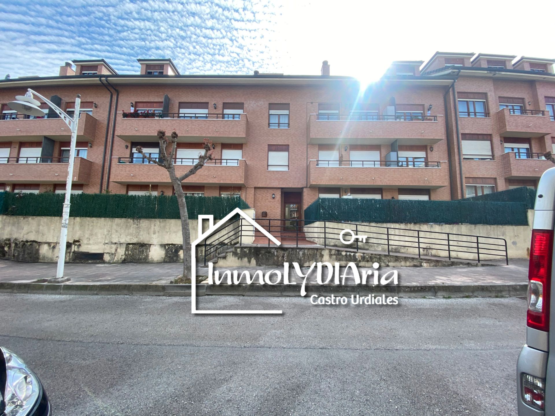 Vista exterior de Pis en venda en Castro-Urdiales amb Calefacció, Parquet i Terrassa