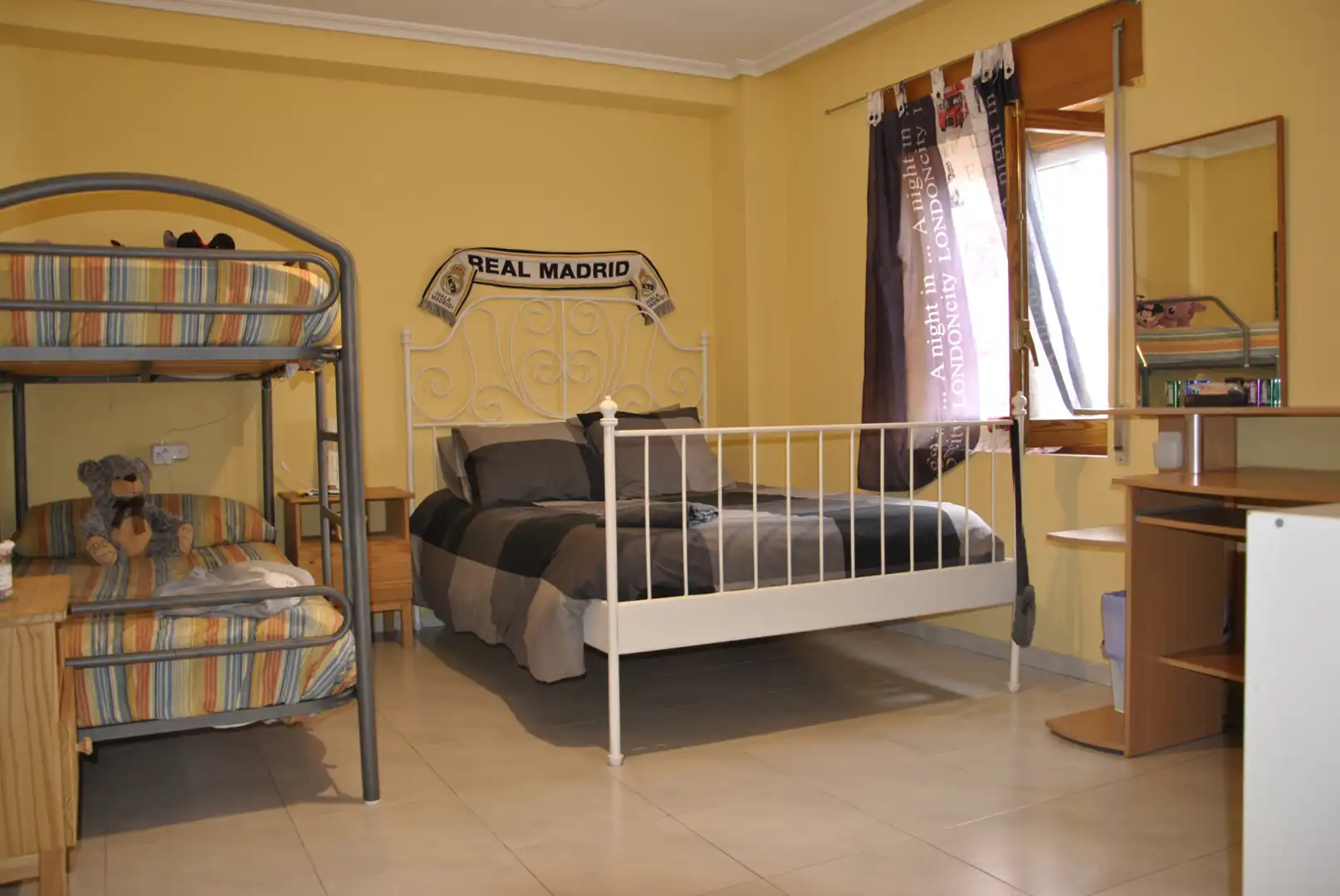 Habitación de Ático en venta en Plasencia con Aire acondicionado, Calefacción y Terraza
