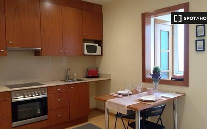 Cuina de Pis de lloguer en L'Hospitalet de Llobregat amb Aire condicionat, Calefacció i Moblat