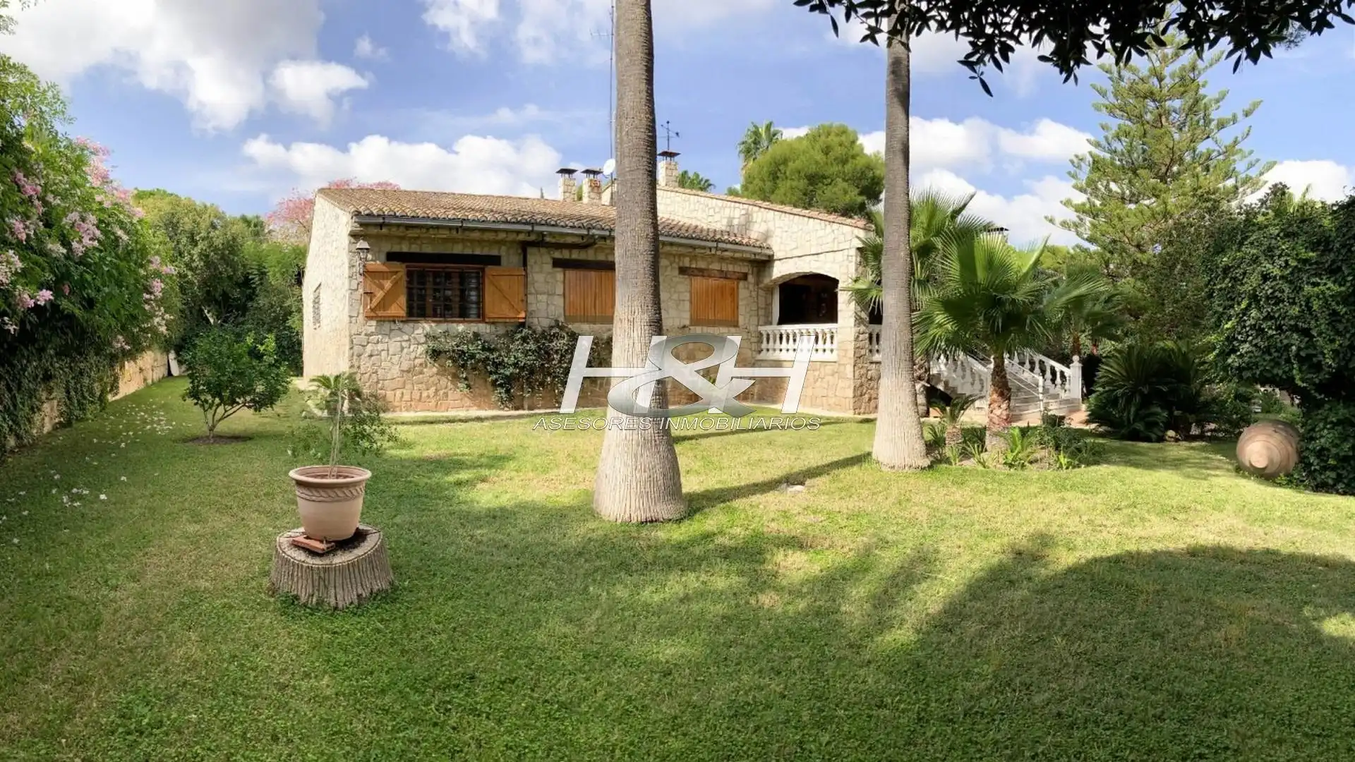 Jardín de Casa o chalet de alquiler en  Valencia Capital con Jardín privado, Terraza y Trastero