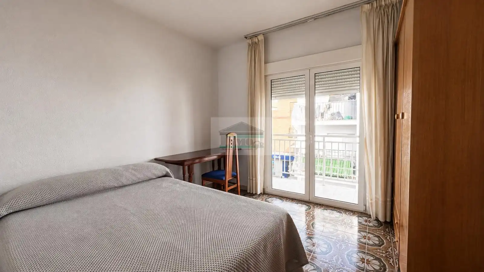 Bedroom of Flat for rent in Granada  with Air Conditioner, Furnished and Balcony