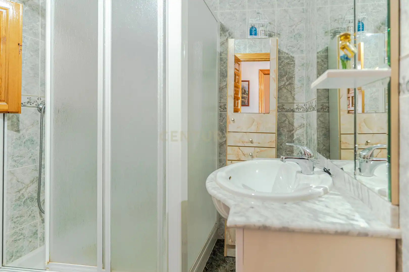 Badezimmer von Haus oder Chalet zum Verkauf in Murtas mit Abstellraum, Ofen und Waschmaschine