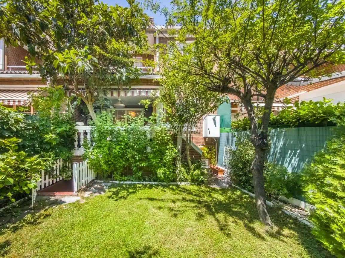 Jardí de Casa adosada en venda en Leganés amb Aire condicionat, Calefacció i Terrassa