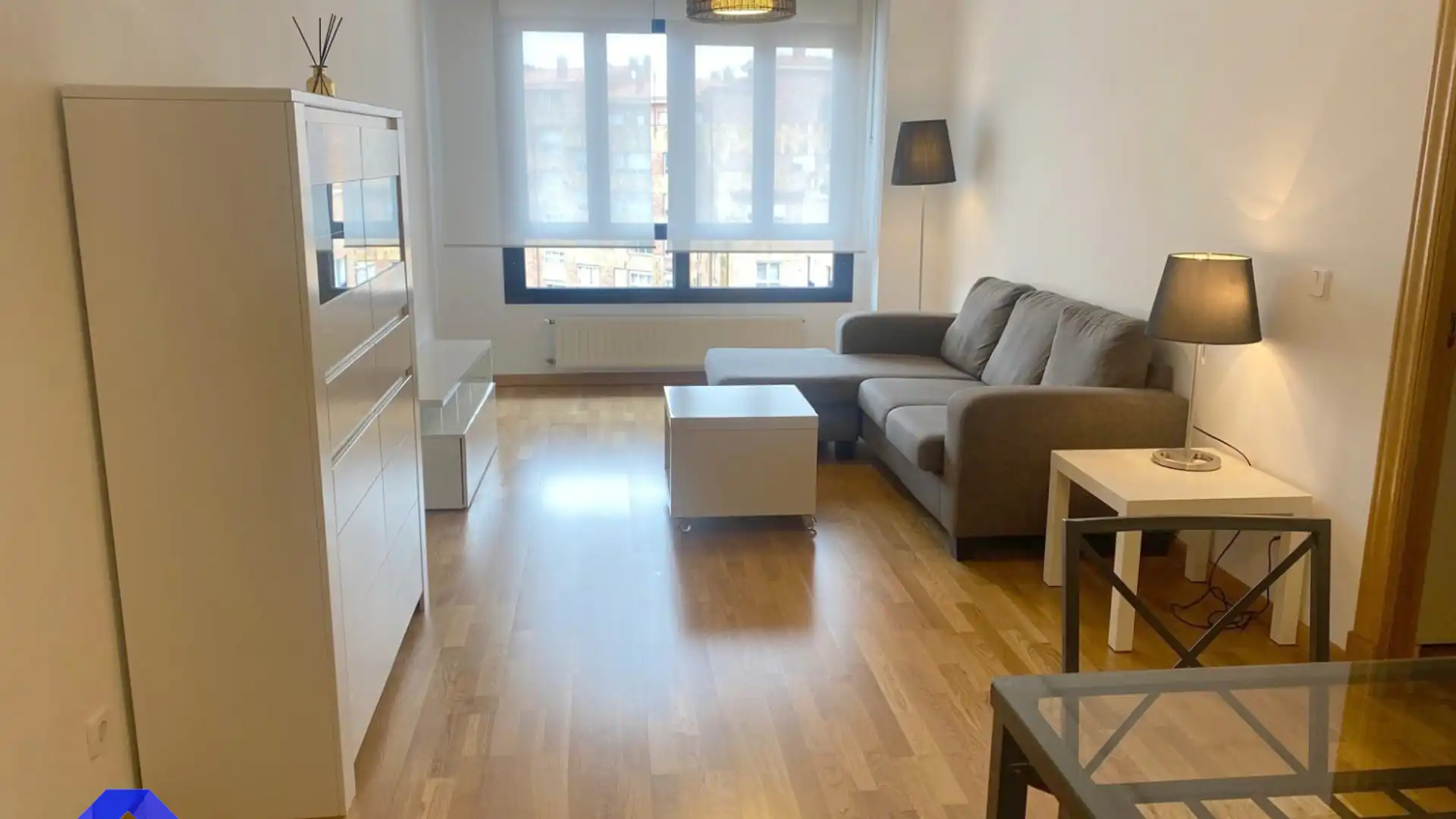 Sala de estar de Piso de alquiler en Oviedo  con Calefacción, Trastero y Amueblado