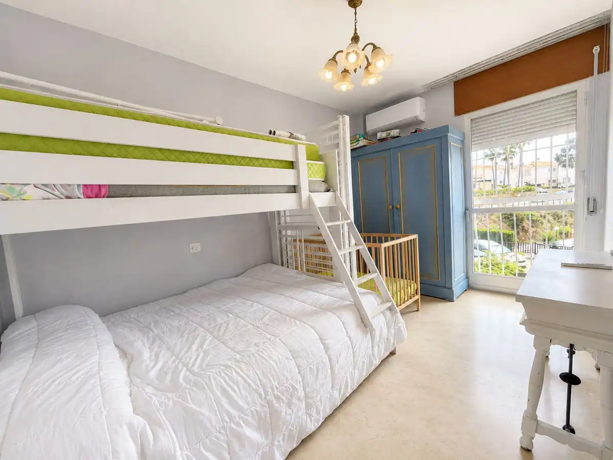 Schlafzimmer von Einfamilien-Reihenhaus zum Verkauf in Mijas mit Klimaanlage, Terrasse und Möbliert