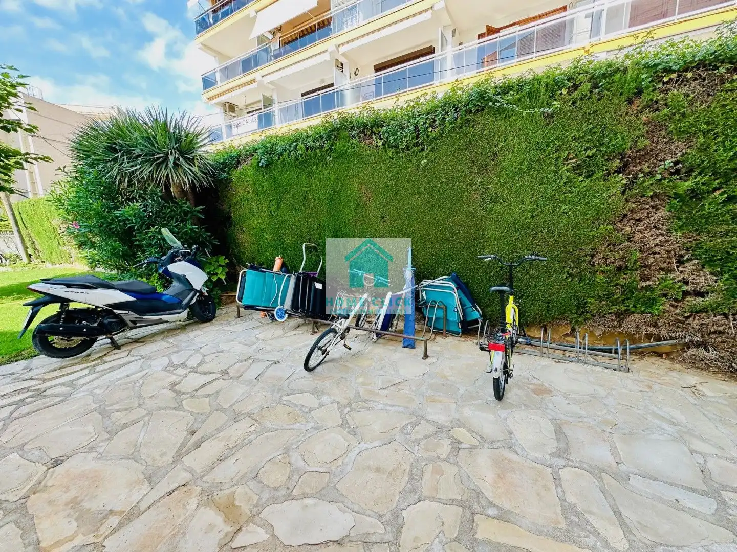 Aparcament de Apartament de lloguer en Mont-roig del Camp amb Aire condicionat, Calefacció i Jardí privat