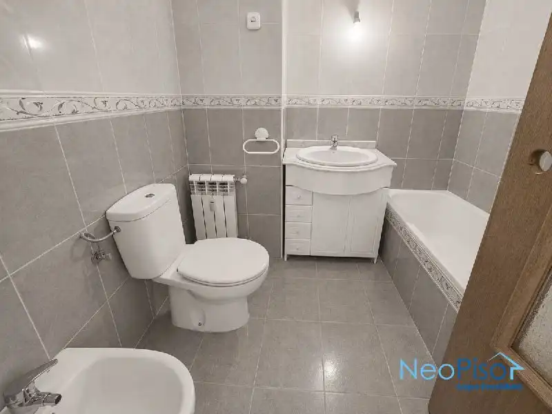 Baño de Piso en venta en Alcorcón con Terraza y Piscina