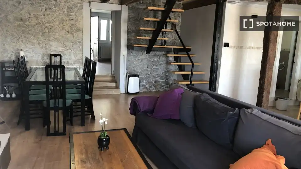 Sala d'estar de Pis per a compartir en Santa Cruz de Bezana amb Aire condicionat, Calefacció i Moblat