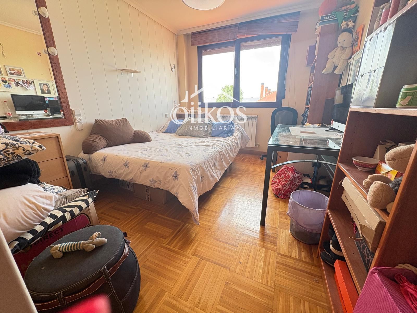 Habitación de Casa adosada en venta en Villares de la Reina con Calefacción, Piscina y Balcón