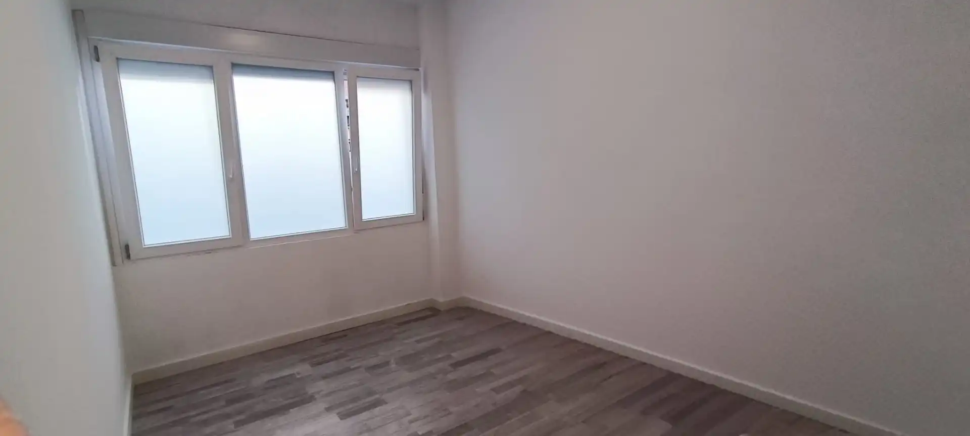 Schlafzimmer von Geschaftsraum zum Verkauf in Madrid mit Klimaanlage und Heizung