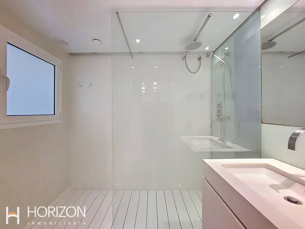 Badezimmer von Wohnungen zum Verkauf in Tossa de Mar mit Klimaanlage, Heizung und Terrasse