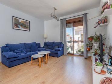 Appartamento con balcone in vendita a Calle Reina Mora 10
