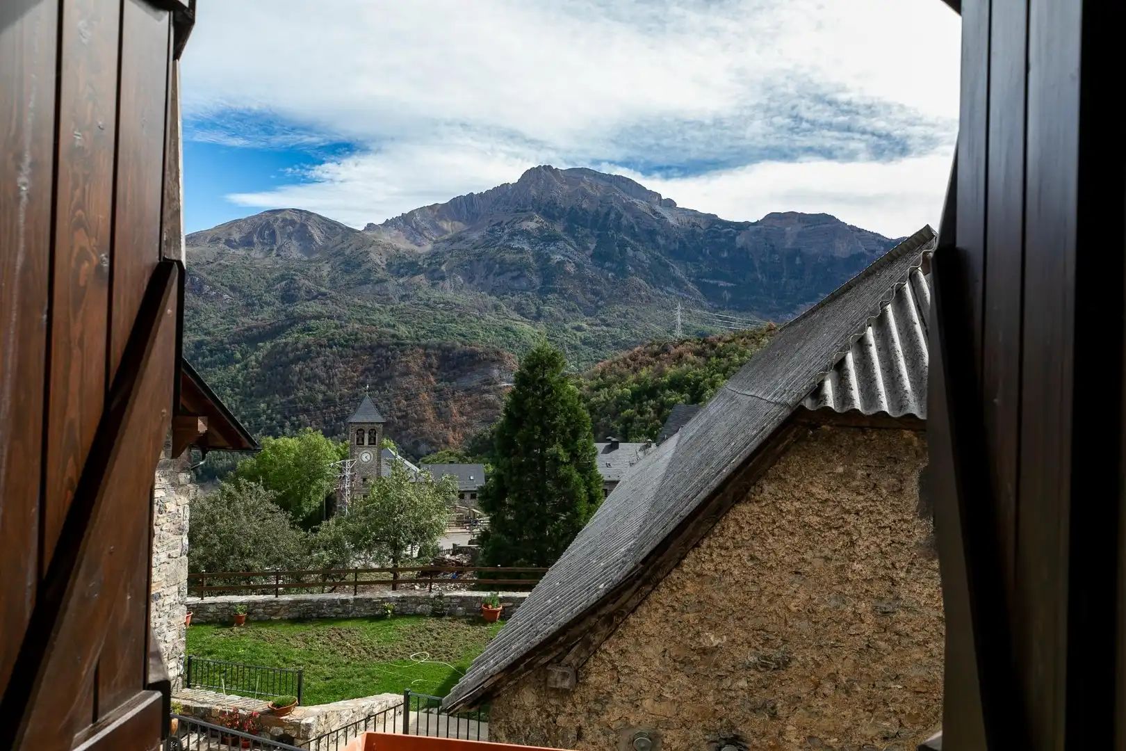 Exterior view of Houses for sale in Biescas, Huesca