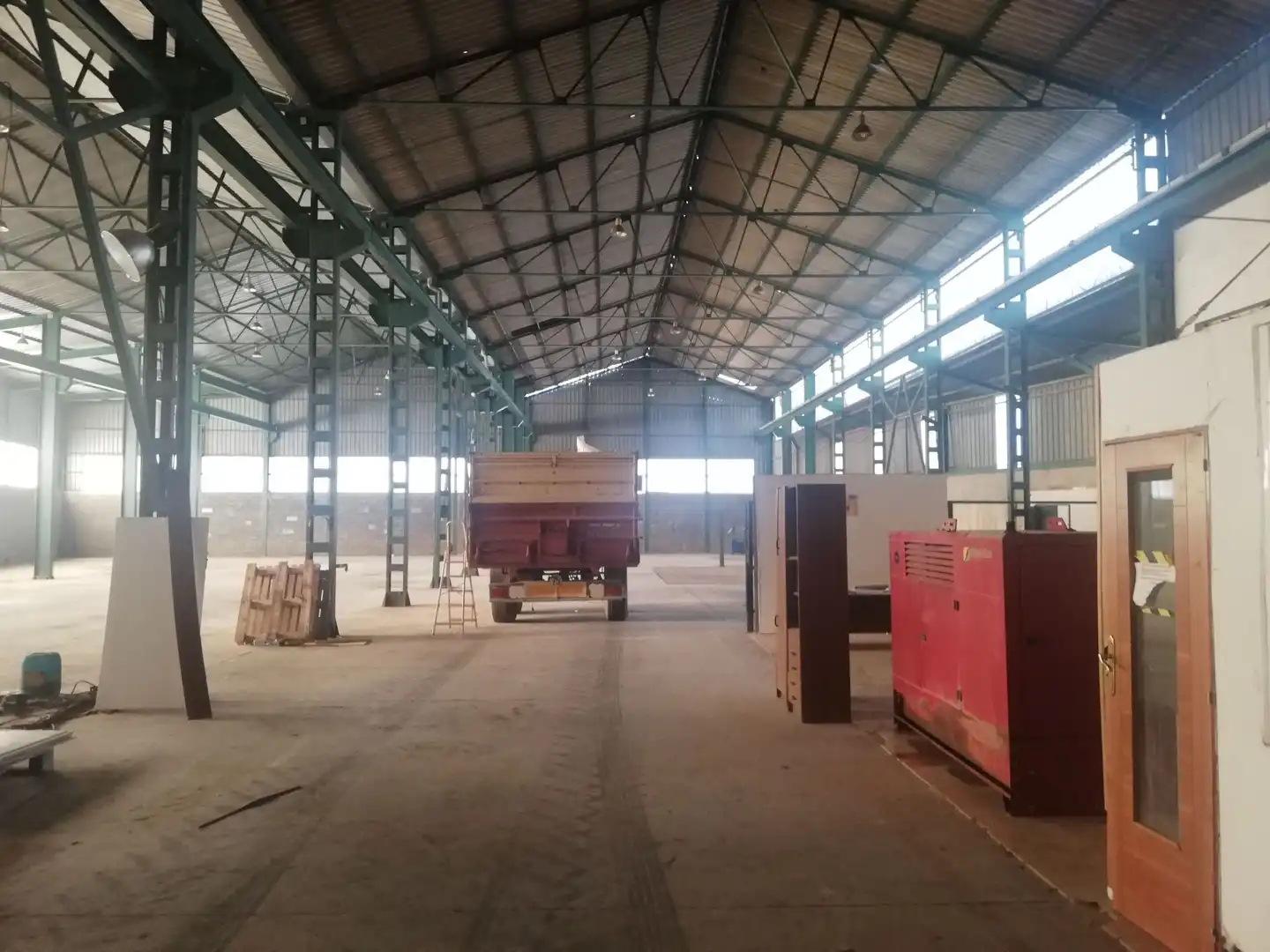 Fabrikhallen zur Miete in Monzón