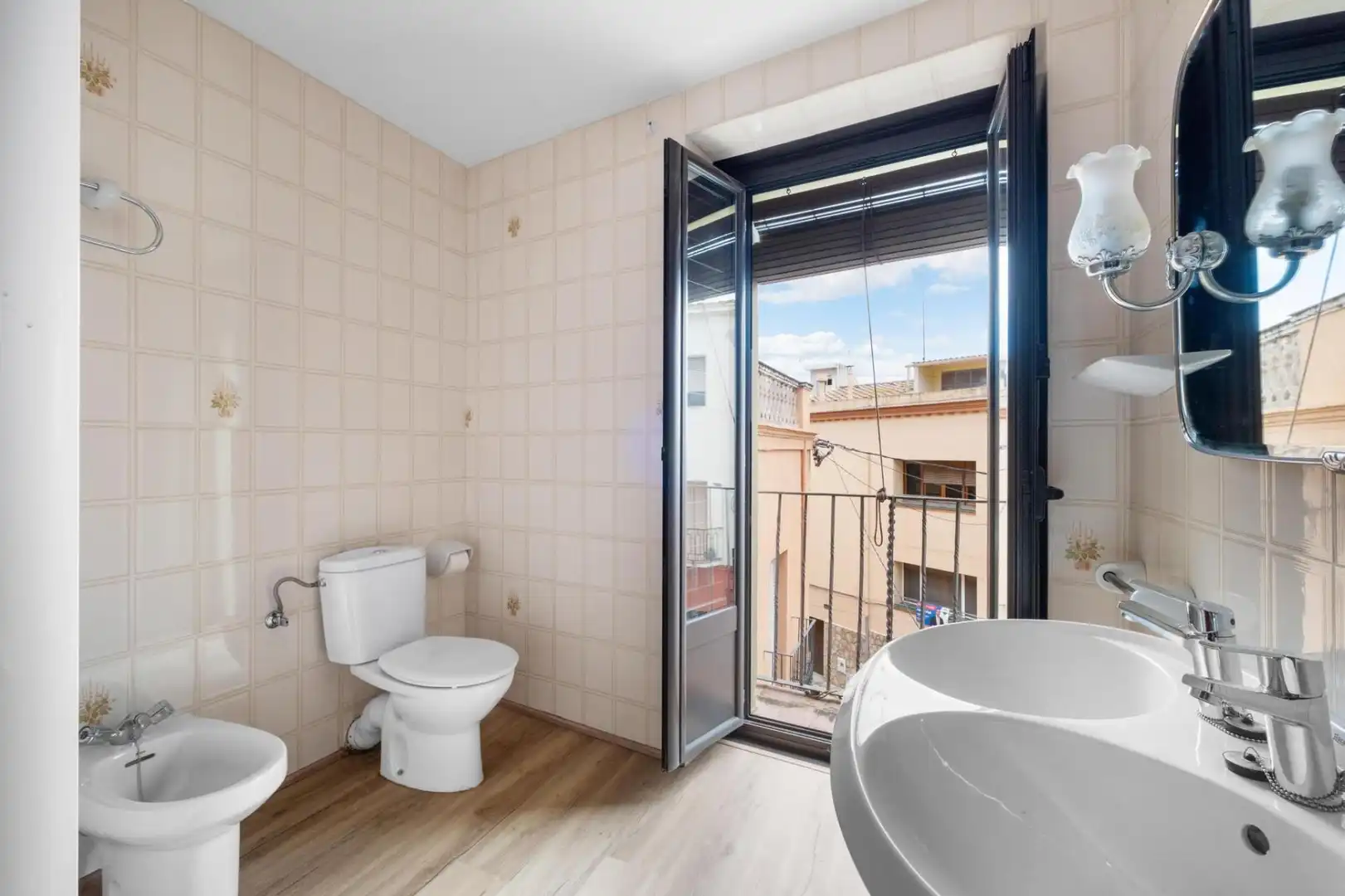 Bathroom of Houses for sale in Castelló d'Empúries