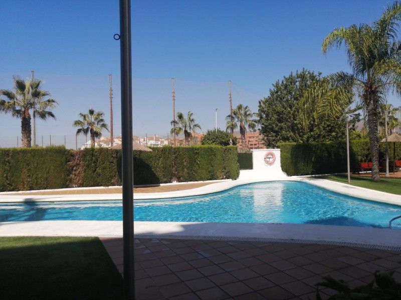Piscina de Piso de alquiler en Motril con Aire acondicionado, Terraza y Piscina