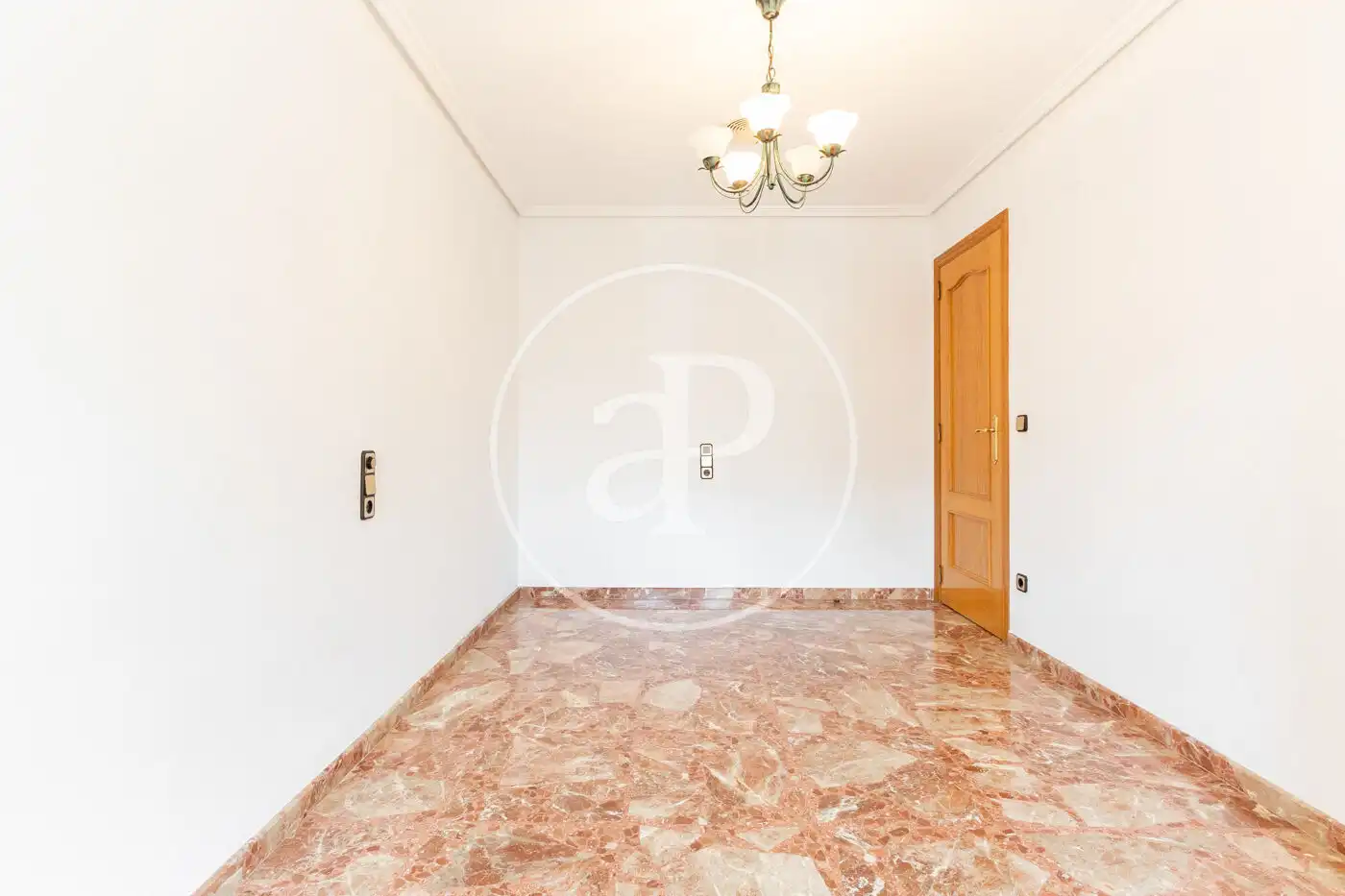 Flat for rent in Valencia  with Air Conditioner, Heating and Furnished