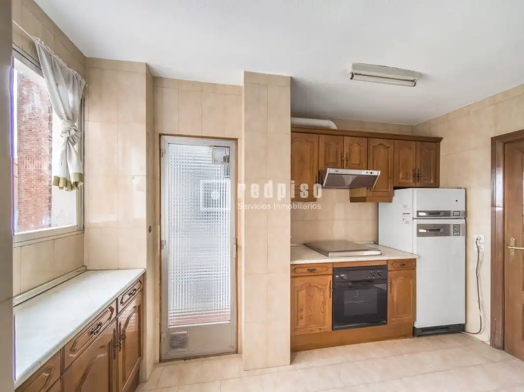 Cocina de Piso en venta en Madrid con Calefacción y Jardín privado