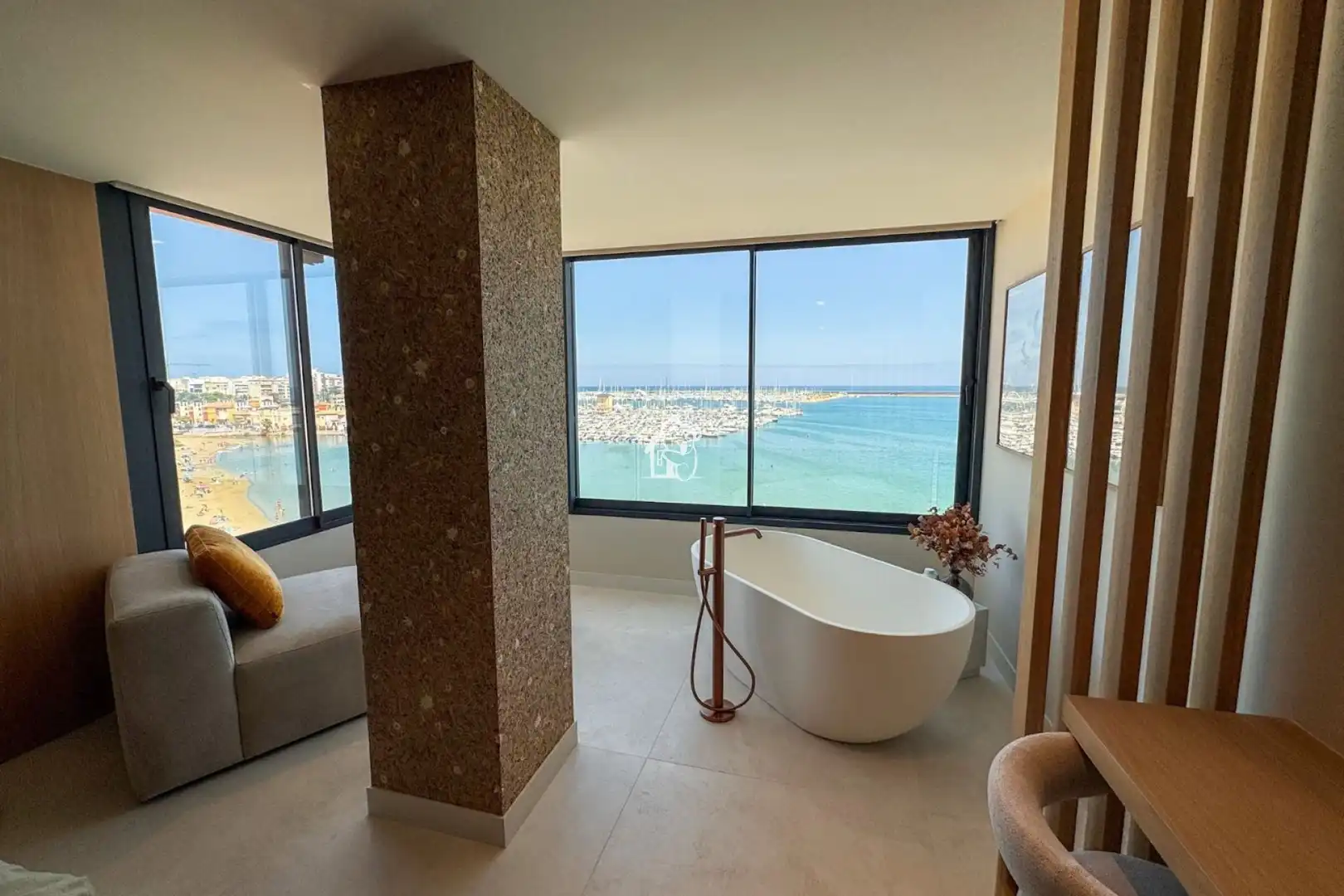 Bathroom of Apartments for rent in Torrevieja  with Air Conditioner, Terrace and Swimming Pool