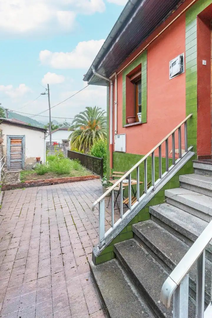 Vista exterior de Casa adosada en venta en Mieres (Asturias)