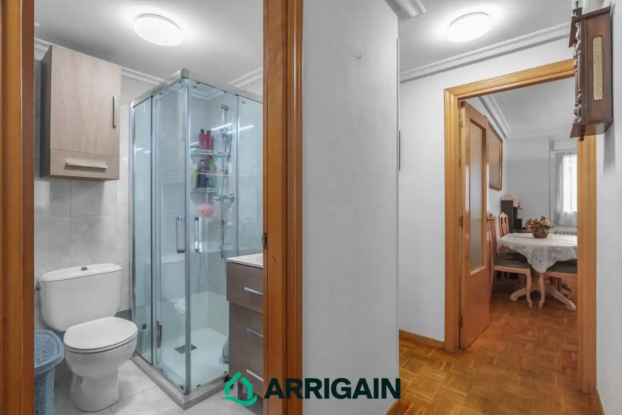 Baño de Piso en venta en Donostia - San Sebastián  con Calefacción, Trastero y Balcón