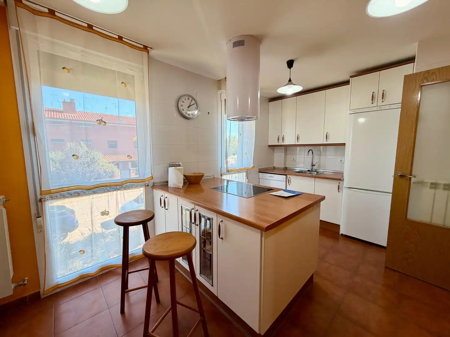 Cocina de Casa adosada en venta en Valdorros con Calefacción, Jardín privado y Terraza