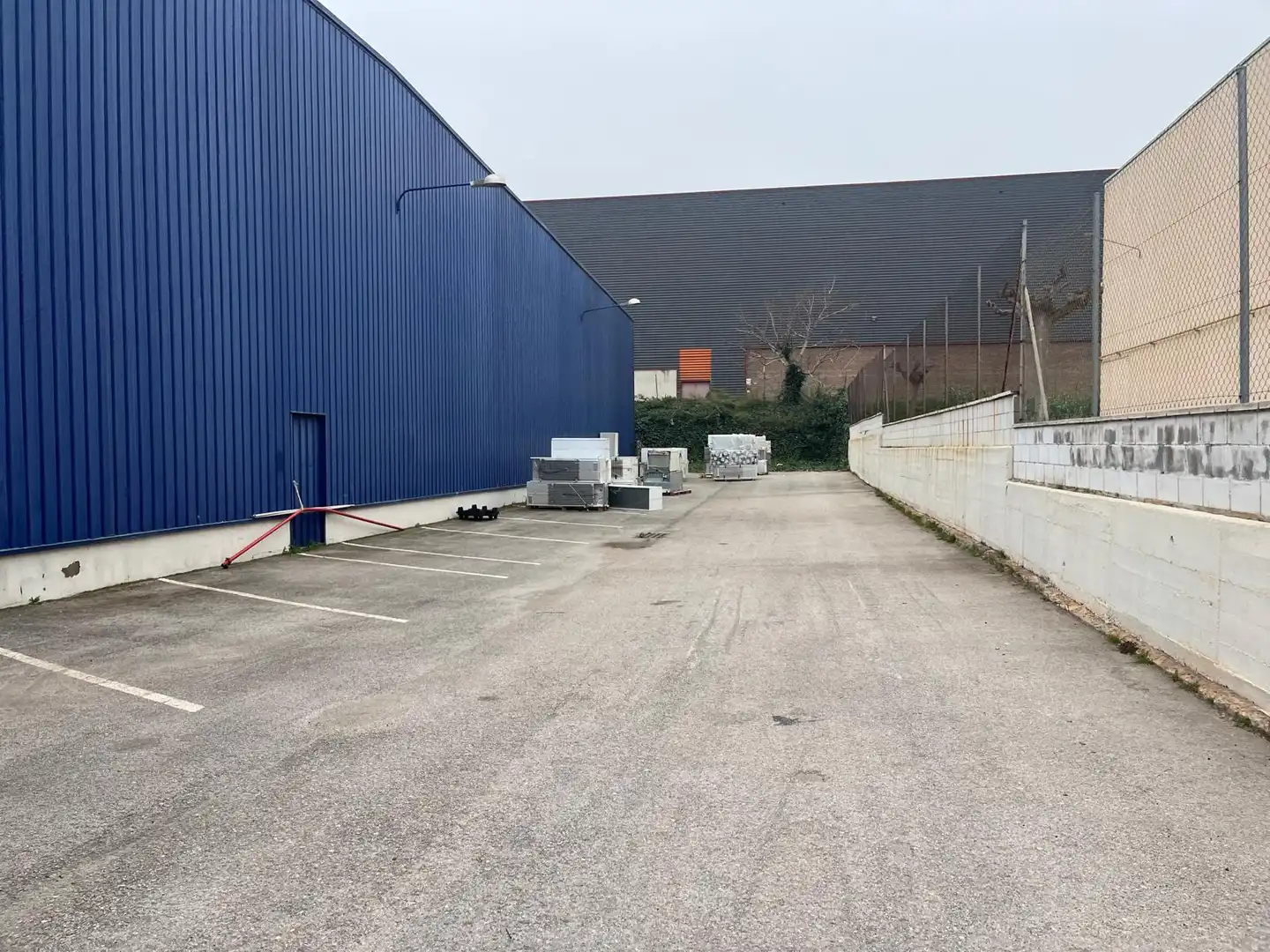 Aparcament de Nau industrial de lloguer en Castellbisbal amb Calefacció i Alarma