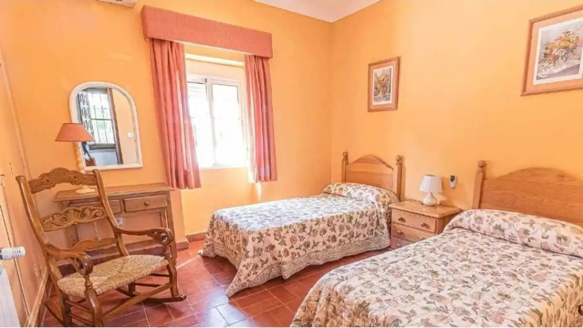 Dormitori de Casa o xalet en venda en Marchena amb Aire condicionat, Calefacció i Jardí privat