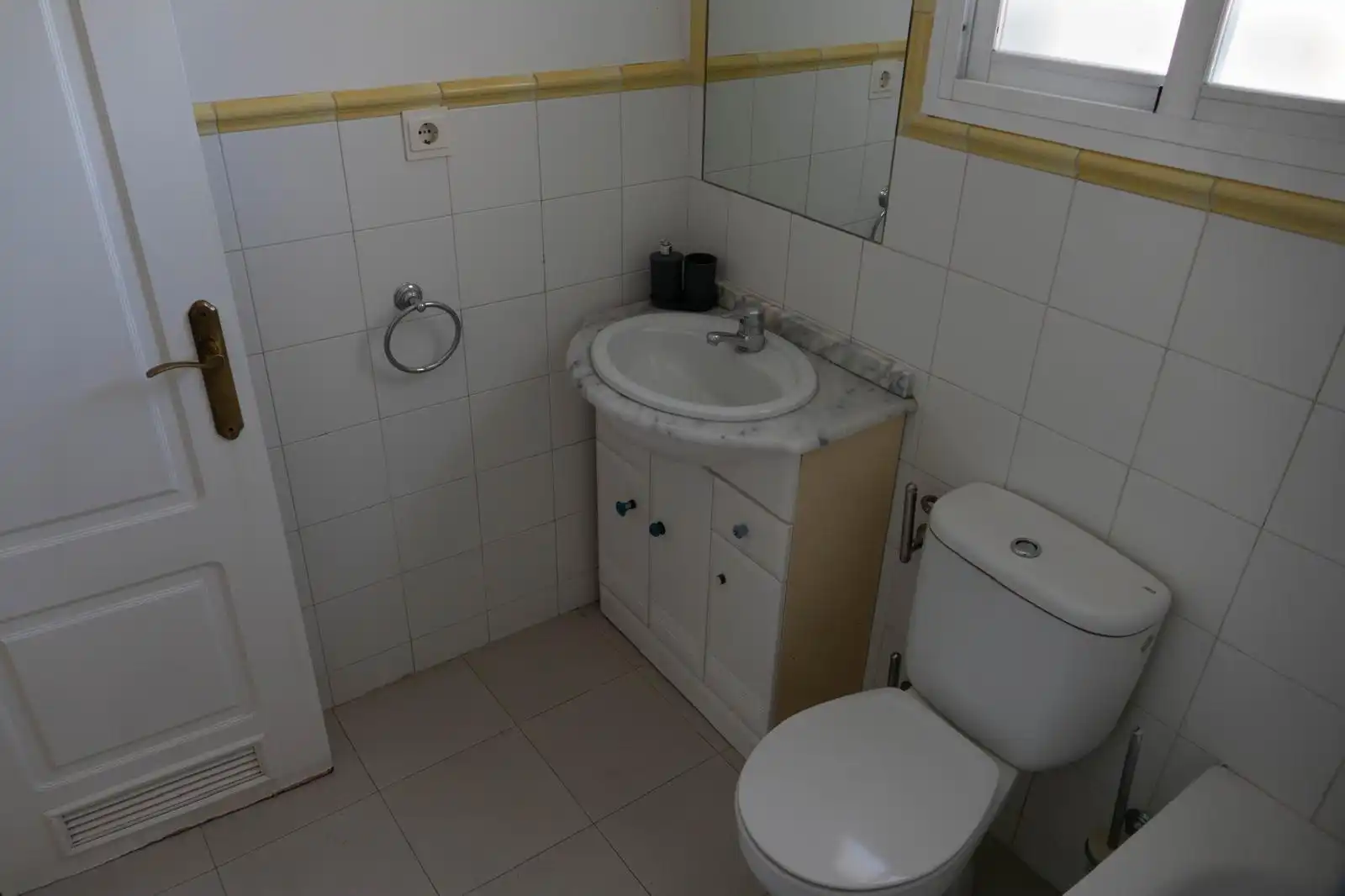 Bany de Apartament en venda en Estepona amb Jardí privat, Terrassa i Piscina comunitària