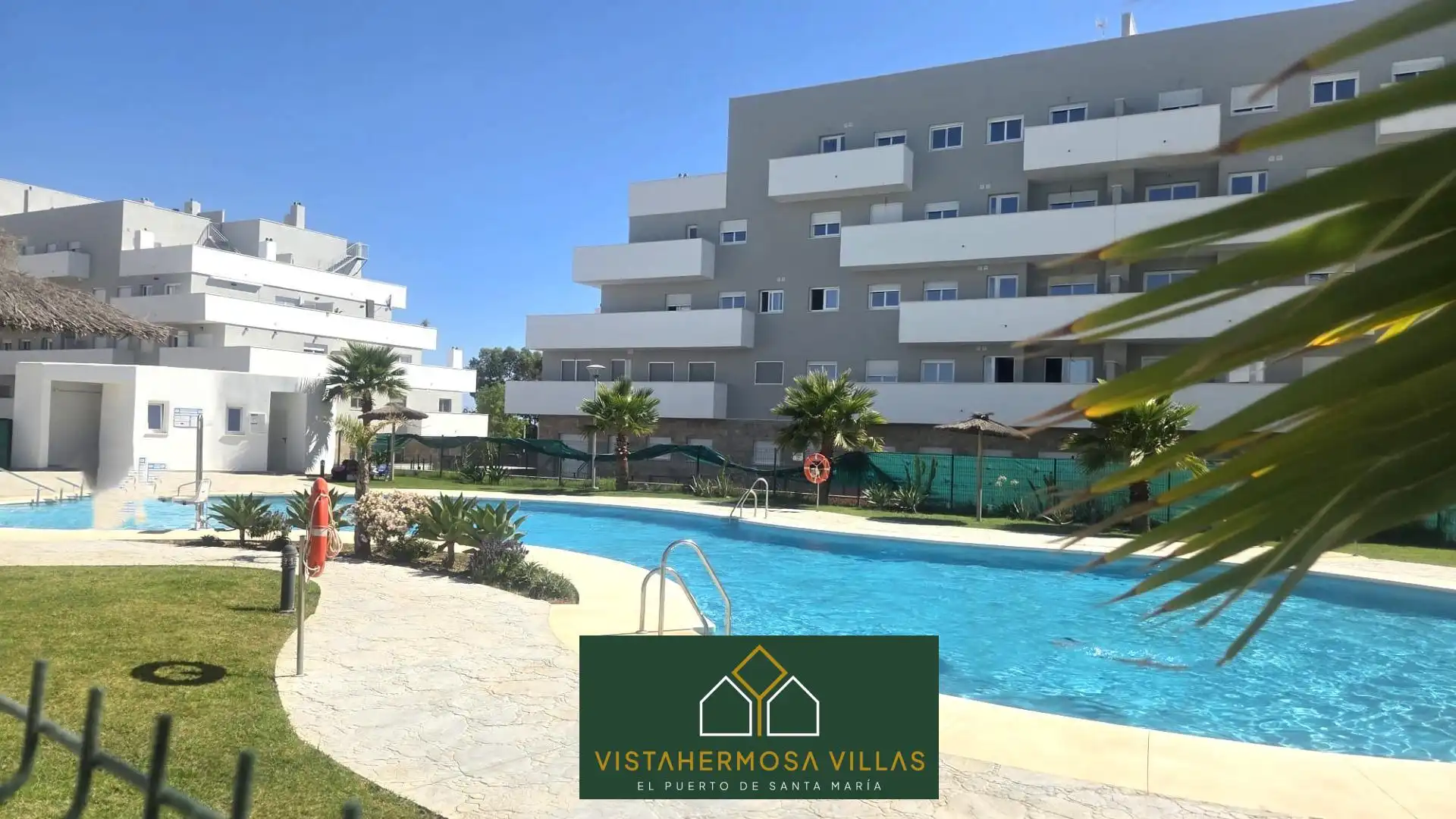 Vista exterior de Piso en venta en El Puerto de Santa María con Terraza y Piscina comunitaria