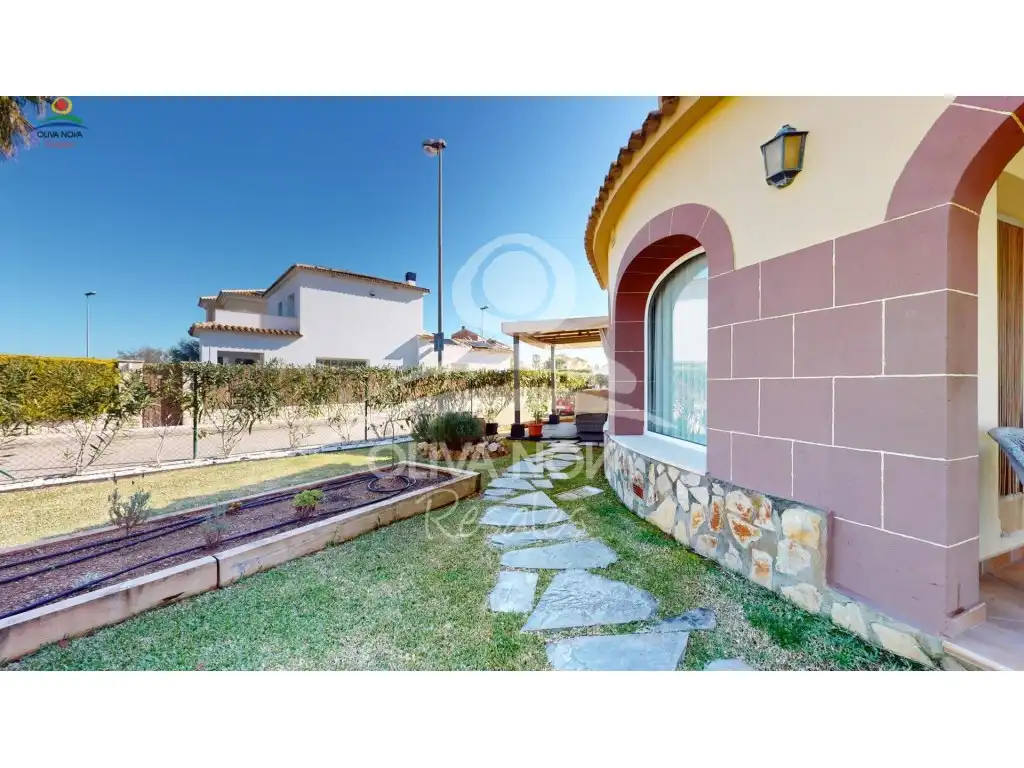 Vista exterior de Casa o chalet en venta en Oliva con Jardín privado
