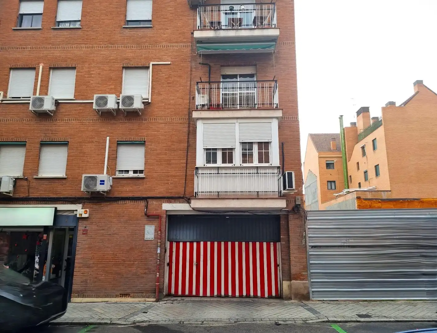 Exterior view of Garage for sale in Madrid
