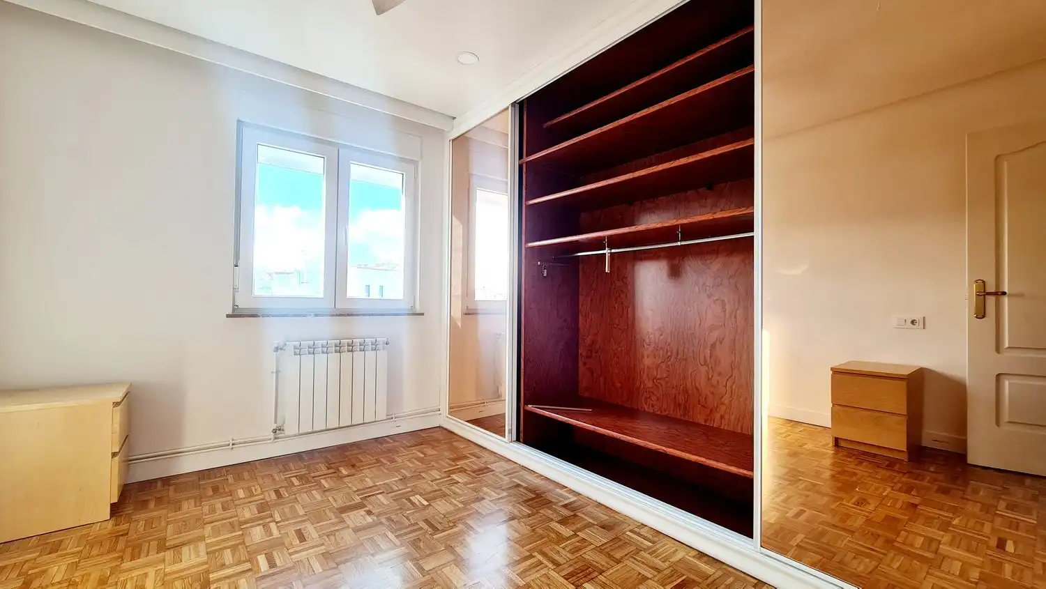 Schlafzimmer von Wohnung zur Miete in Madrid mit Klimaanlage