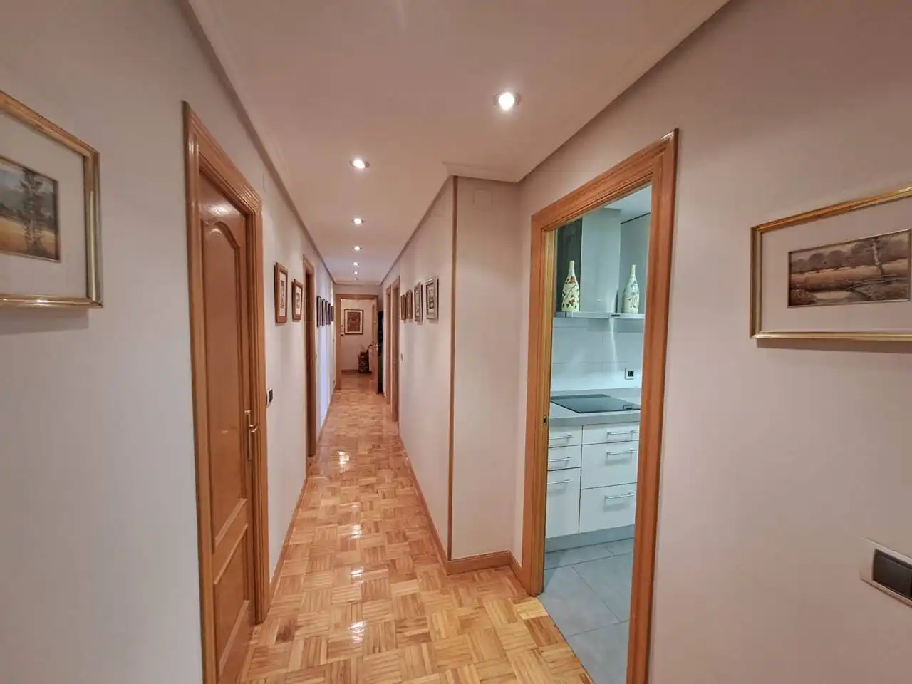 Wohnung zur Miete in Burgos mit Heizung, Parkett und Abstellraum