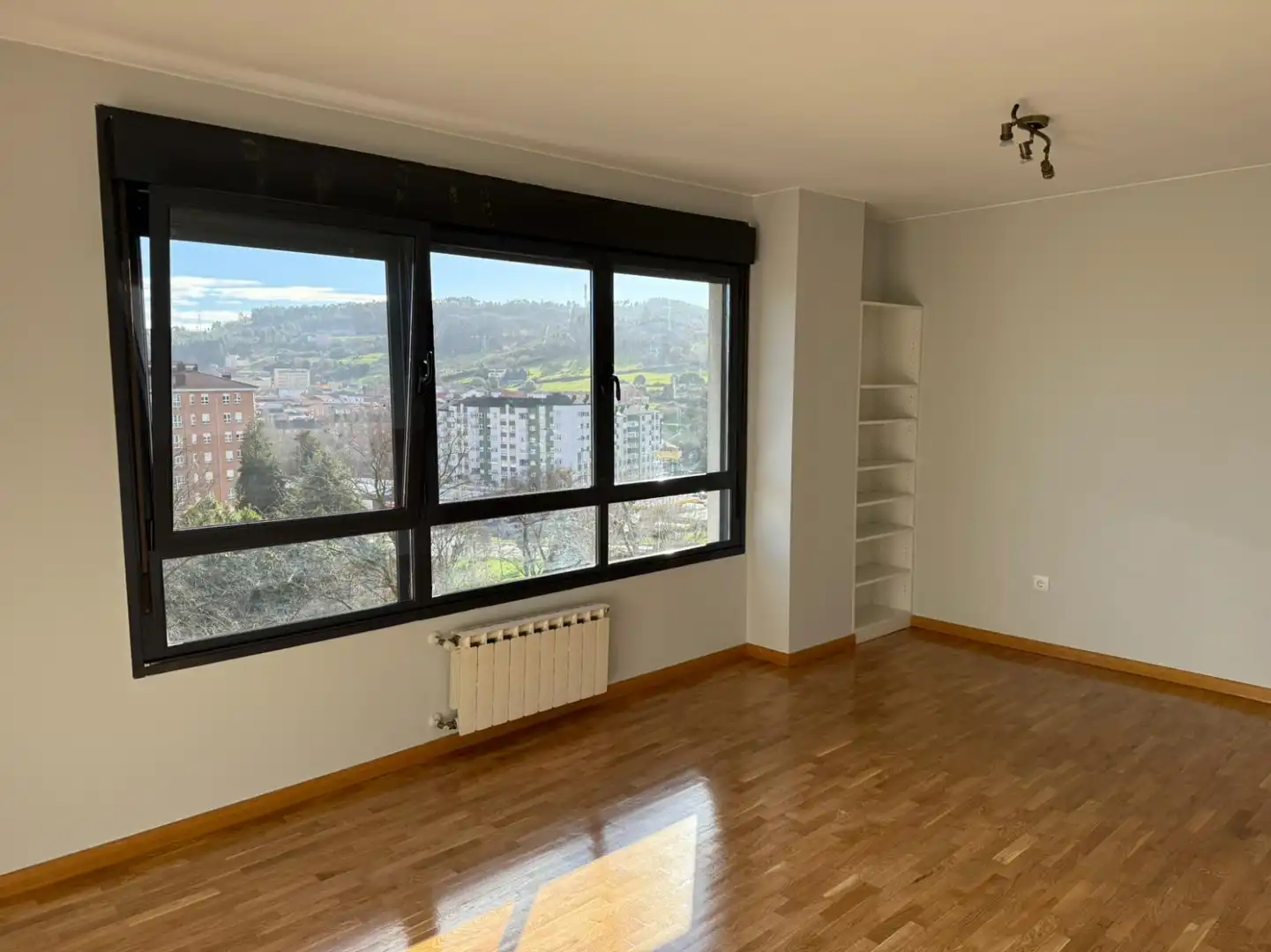 Habitación de Piso en venta en Avilés con Calefacción, Parquet y Trastero
