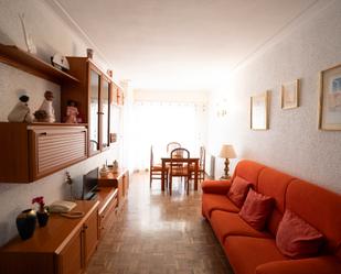 Sala d'estar de Pis en venda en L'Hospitalet de Llobregat amb Terrassa
