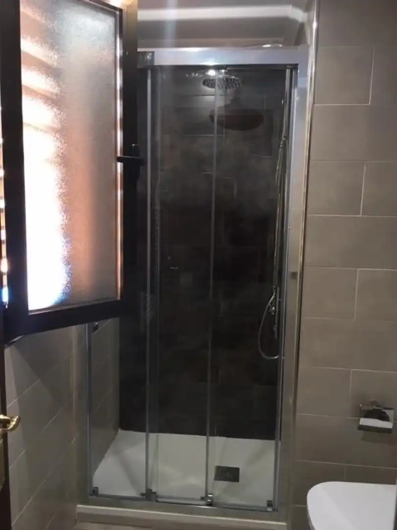 Baño de Piso de alquiler en Salamanca con Calefacción, Jardín privado y Parquet