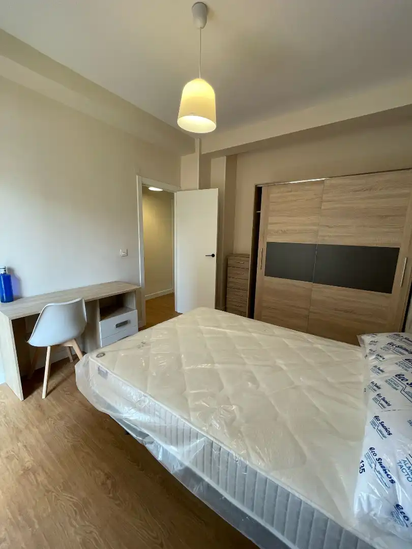 Bedroom of Flat for rent in Granada  with Air Conditioner, Heating and Parquet flooring