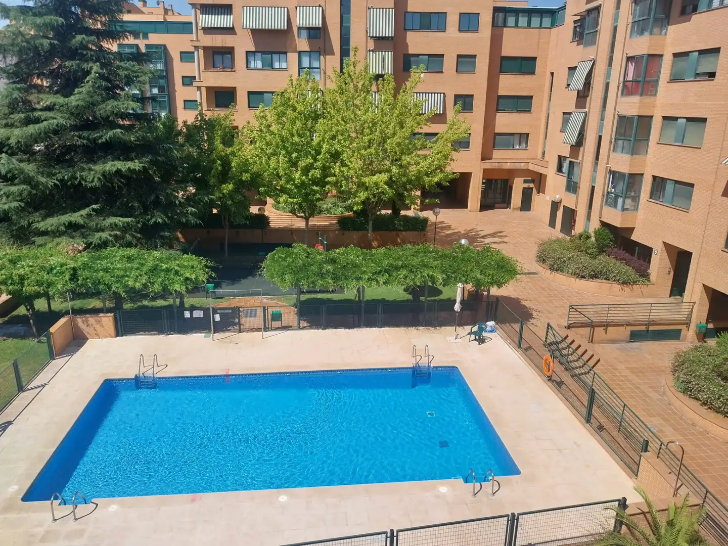Schwimmbecken von Wohnung zur Miete in Madrid mit Klimaanlage, Heizung und Parkett