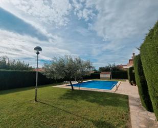 Piscina de Casa adosada en venda en Mont-roig del Camp amb Aire condicionat, Terrassa i Balcó