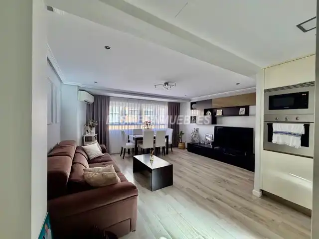Piso con terraza en venta en Carrer dels Plàtans, imagen 2