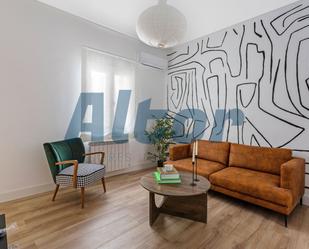 Living room of Flat to rent in  Madrid Capital  with Air Conditioner, Heating and Alarm