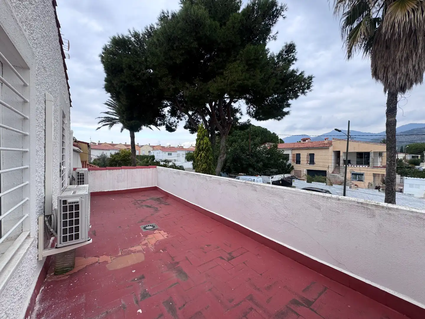 Vista exterior de Casa adosada en venta en Benicasim / Benicàssim con Aire acondicionado, Calefacción y Jardín privado