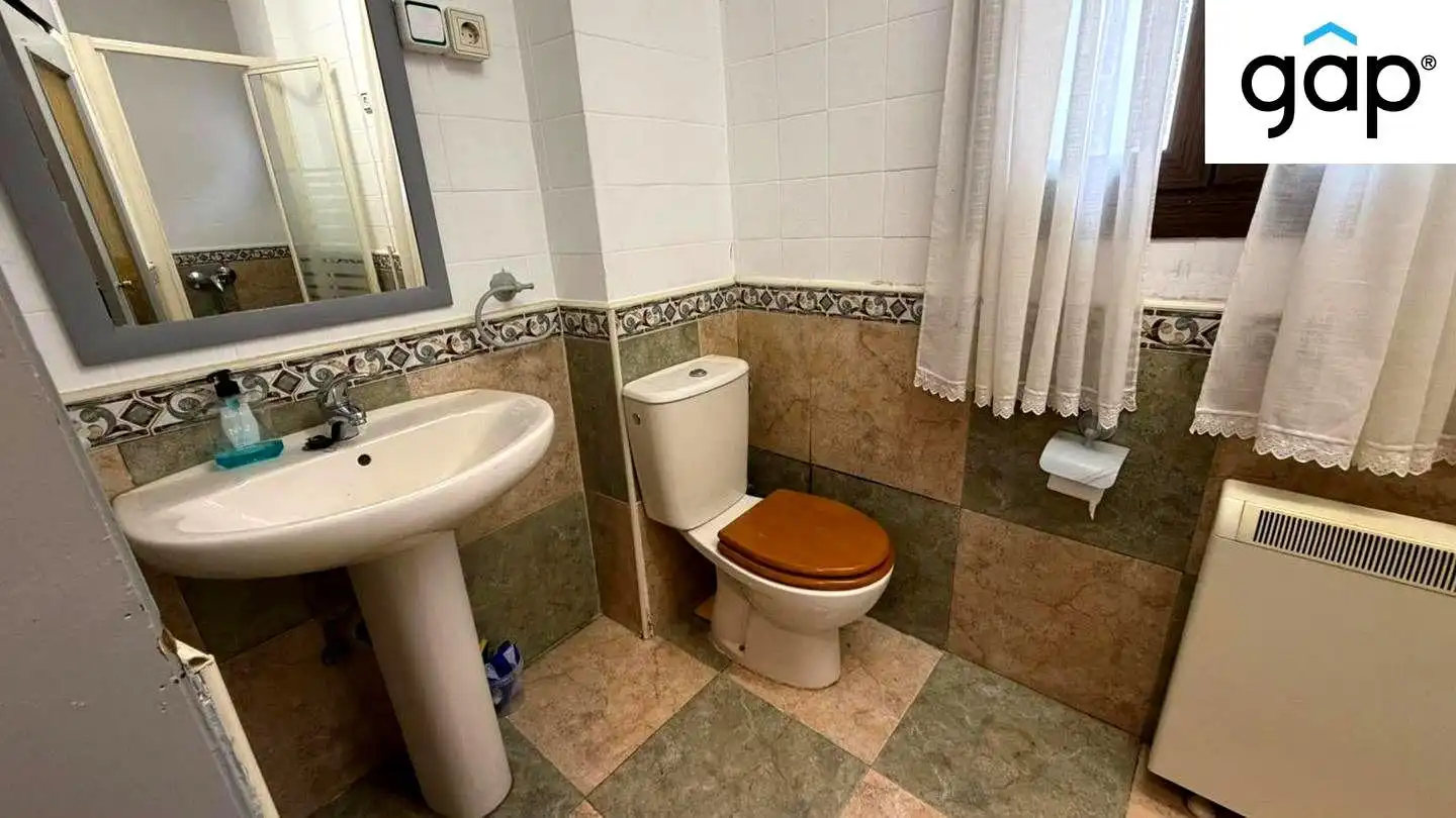 Bany de Apartament en venda en Cuenca amb Calefacció, Traster i Moblat